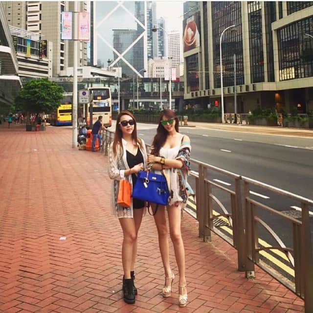 Nicole Chenのインスタグラム：「With my sexiest best friend @allabout_lena thank u for celebrating with me and the present 😙😙😙😜」
