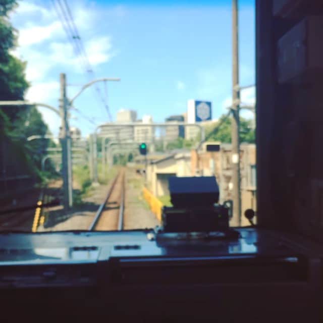 cozre（コズレ）マガジン公式のインスタグラム：「☆☆☆☆☆ 編集部カサマサです。  本日は#近所の車窓 から  #子鉄 も喜ぶ先とう車両。#ママ鉄#通勤中 #世界の車窓 に憧れます。#そんなことより急いだほうがいい #今度は子どもと乗りたい #ワーママ #親バカ #親バカ部 #総武線 #市ケ谷駅 #四ツ谷 #hyperlapse  #cozre #コズレ #cozreマガジン #編集部」