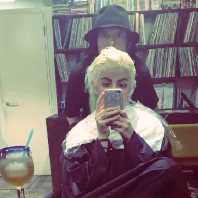 ミランダ・イバネスのインスタグラム：「@anthologyhair 👀🙊」