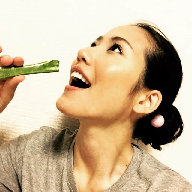 辻恵子さんのインスタグラム写真 - (辻恵子Instagram)「かかさず、、ファイバー！ 食事前にファイバー！！ #amway #ファイバー」6月4日 19時48分 - tuji_keiko
