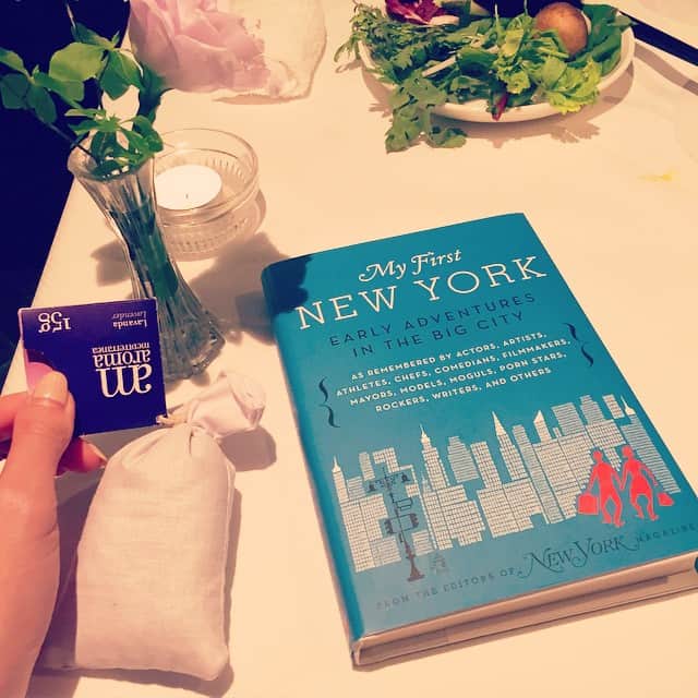 MEGのインスタグラム：「My First NEW YORK. #books」