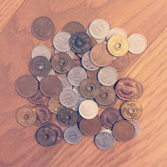 MEGのインスタグラム：「三種の小銭。#円」