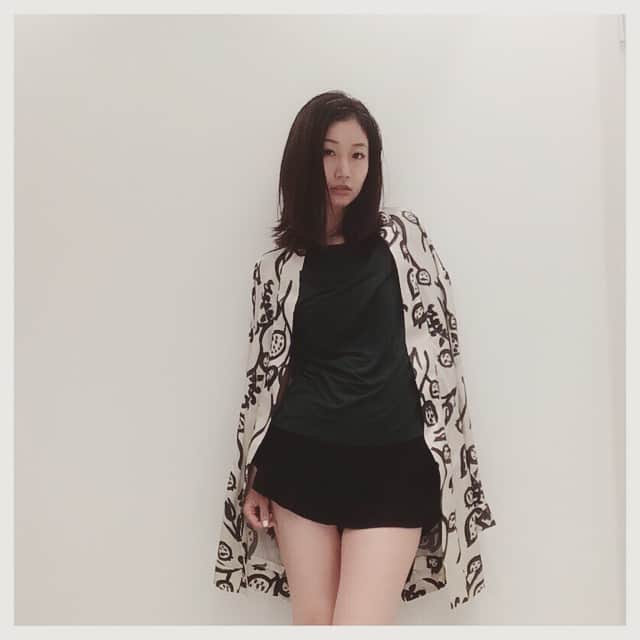 大塚愛さんのインスタグラム写真 - (大塚愛Instagram)「夏は店がやたら寒かったり、急な雨とかで気温が大変だから、羽織れるAcneのシルクのサマーコートを買った。AIO」6月6日 18時23分 - aiotsuka_official