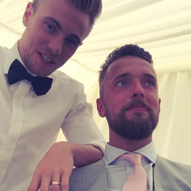 ベン・ヘイマーのインスタグラム：「Groom doing the table rounds! Wish Insta did longer than 15 seconds! #graft #eggyboff」