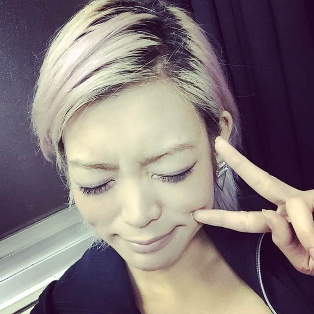 澄川ロアさんのインスタグラム写真 - (澄川ロアInstagram)「6/8！28歳になってもーたーーー！ 皆お祝いMessageありがとうございます💜 さーてどんな一年になるかしらんっ💜 #澄川ロア #BD」6月8日 19時14分 - roasumikawa