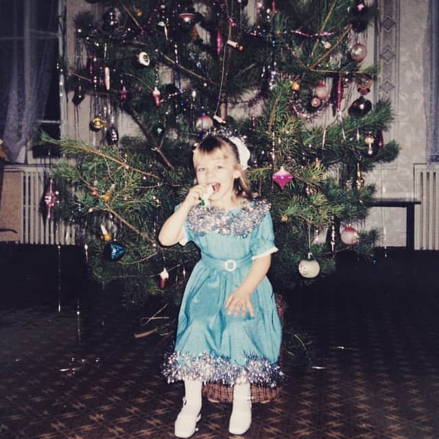 のインスタグラム：「❤️🍫 14 лет назад👧🏼」