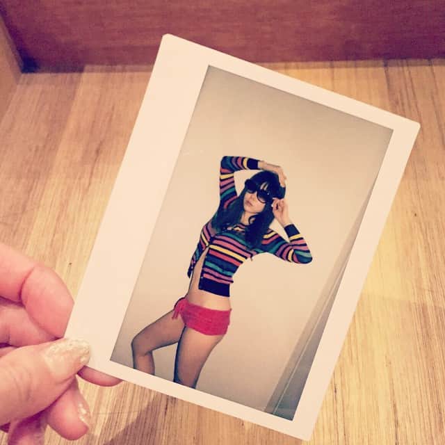 MEGのインスタグラム：「怪しげなマダム風スタジオポラでてきた #笑」