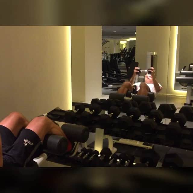ヨハネス・ガイスのインスタグラム：「#miamibeach Workout ✔️😎😛」