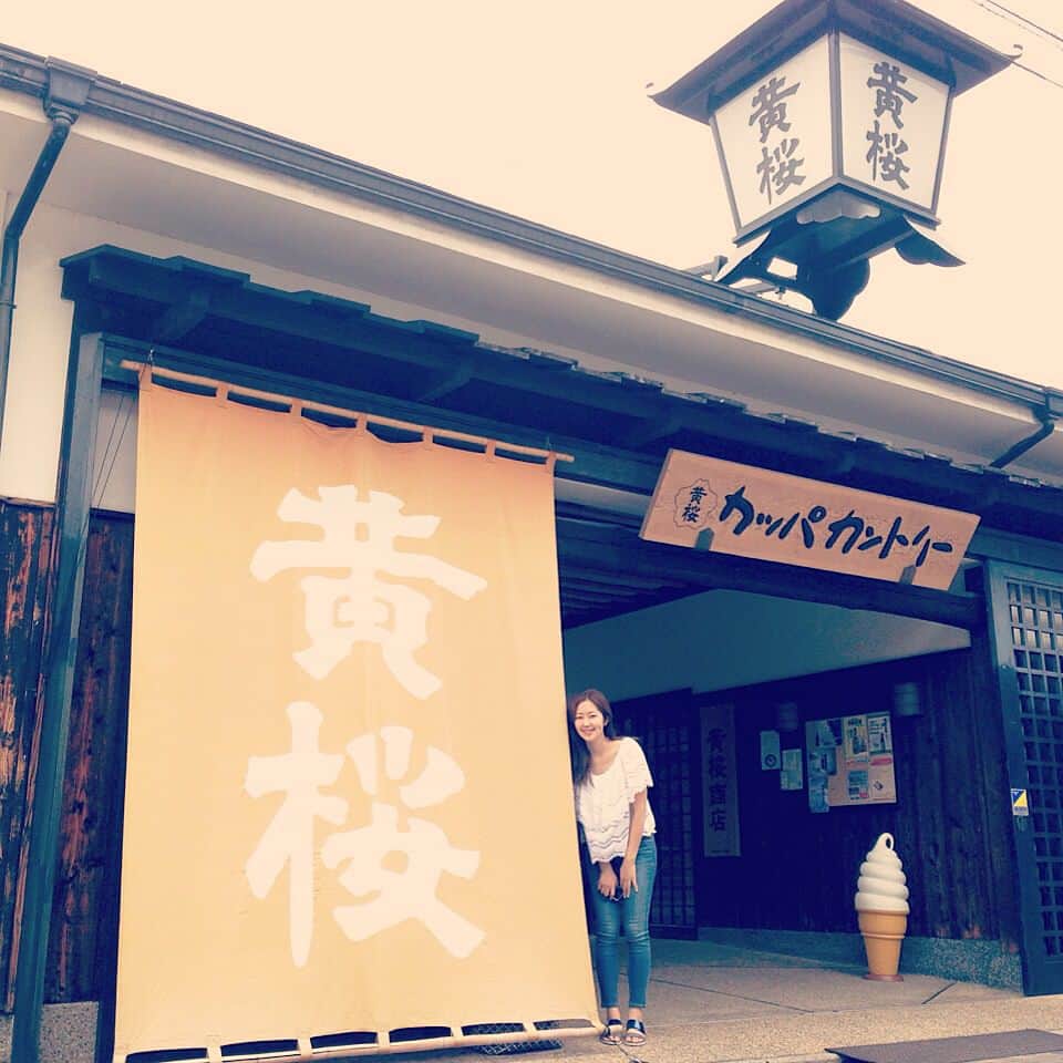 笛木優子のインスタグラム：「ドラマの撮影で京都に来ているんですが、今日はお休みだったので、前から気になっていた黄桜カッパギャラリーに行って来ました😊✨🍶#カッパカントリー #黄桜 #伏見」