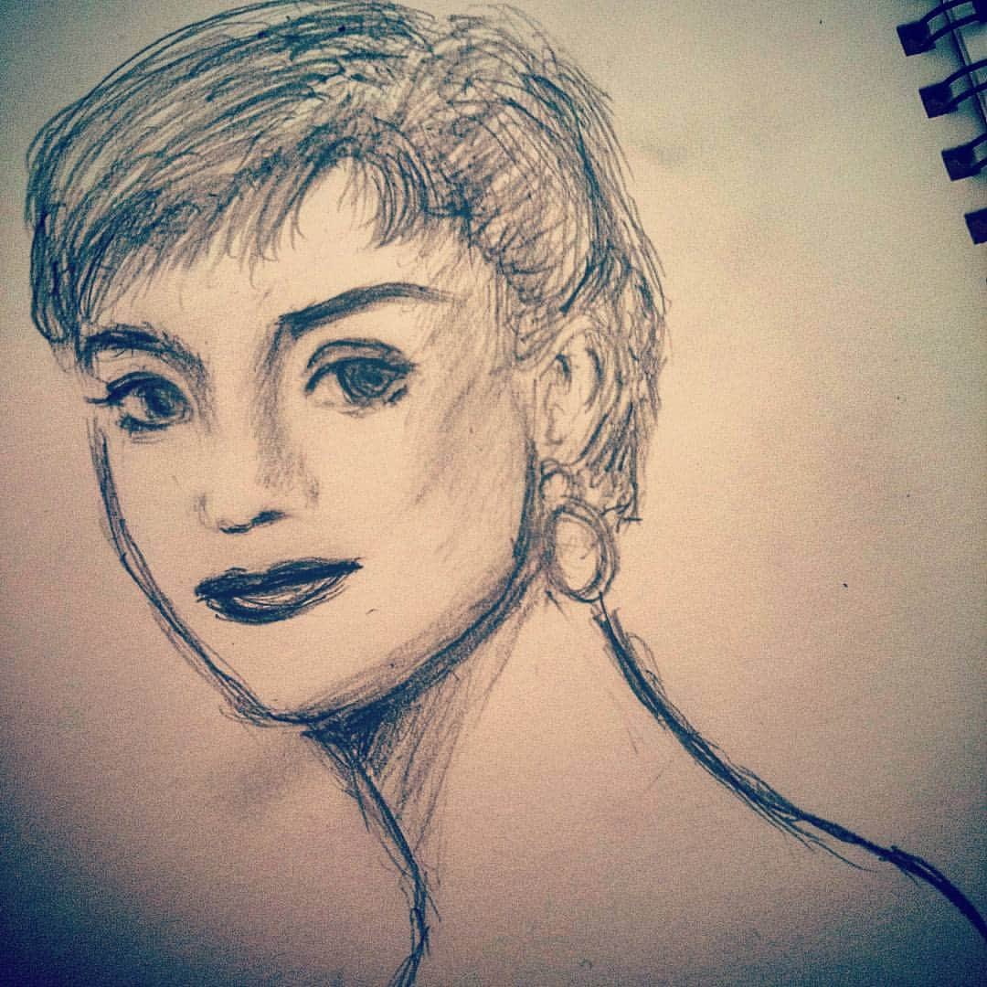 花井美理さんのインスタグラム写真 - (花井美理Instagram)「#drawing  #pencil  #スケッチ #鉛筆 #ちょっとオードリーヘップバーンを意識」7月10日 15時36分 - miri_hanai