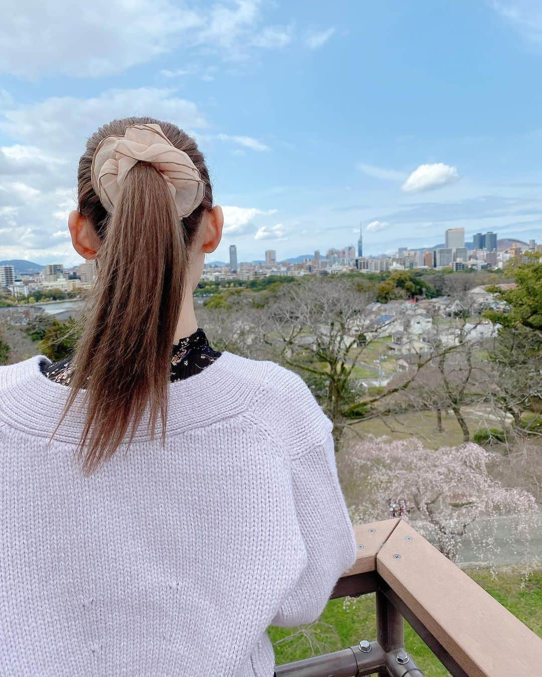 田中菜津美さんのインスタグラム写真 - (田中菜津美Instagram)「春がきた🌸 . 舞鶴公園にもさくら咲いてました🥰 来週あたりにはもっと咲いてるかな？🌸 . こんな感じでお父さんと 休日デートしました💕 . #ootd #桜 #さくら #舞鶴公園 #春コーデ  #私服 #coordinate #春服 #fashion」3月20日 19時41分 - natsumitanaka_0810