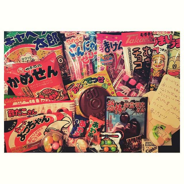 愛可さんのインスタグラム写真 - (愛可Instagram)「大阪に住む小学生の甥っ子からお誕生日プレゼントが。 ちゃんとおこづかいから買ってくれたんだって。 可愛すぎる♡ セレクト、なかなかNice！  #恐怖の心霊写真ガム #当たりが出たらどうしましょうか」6月19日 12時01分 - aikick