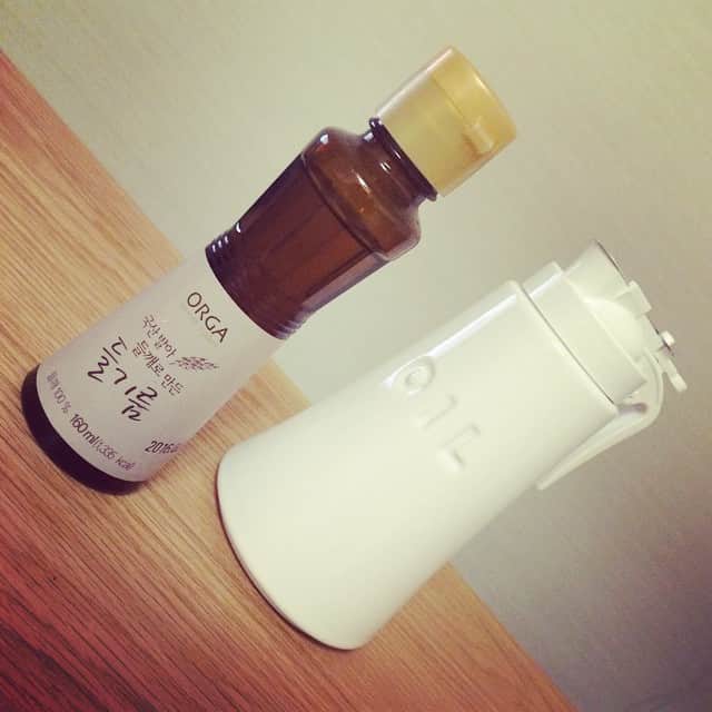 笛木優子のインスタグラム：「胡麻油が大好きです😊 これはエゴマ油です。とても体に良いみたいです👍」