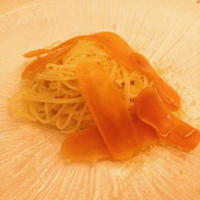 志摩有子さんのインスタグラム写真 - (志摩有子Instagram)「日に当たってからのロングドライブで疲労困憊。晩ごはん作れずに、ピアットスズキでカラスミの冷たいパスタ🍝 #pasta #カラスミ大好き」6月20日 22時07分 - ariko418
