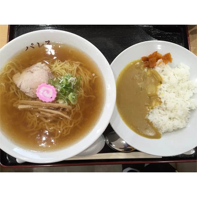 のインスタグラム：「石巻の食堂「パレス」にて。 ラーメン&カレーセット。 昭和26年からの昔ながらの黄色いカレーと昔ながらの中華そば。最高の組み合わせ。 ご馳走様でした。  #ダイノジ #ジャイアンナイト #石巻 #宮城県 #ラーメン #カレー #黄金コンビ #このタッグに勝てるもの無し」