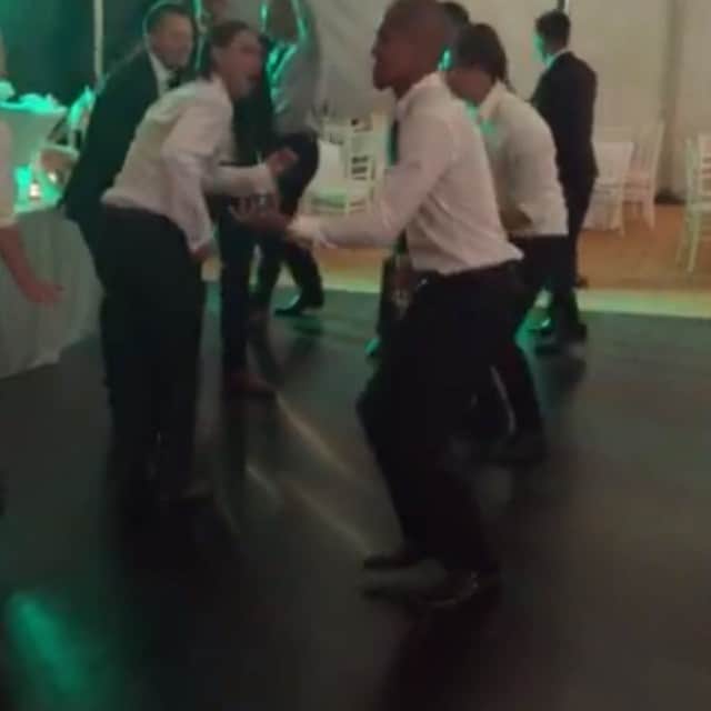 のインスタグラム：「When you are having a good time with your friends and #ACDC kicked in 🎸 #weddingafterparty」