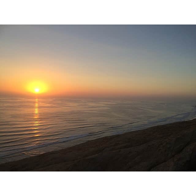吉田沙織のインスタグラム：「** 昼と夜があるのは 毎日リセットするため✨  おやすみなさい(⍢)✌🏻 #sandiego #beach  #食欲もリセットされるのよね」