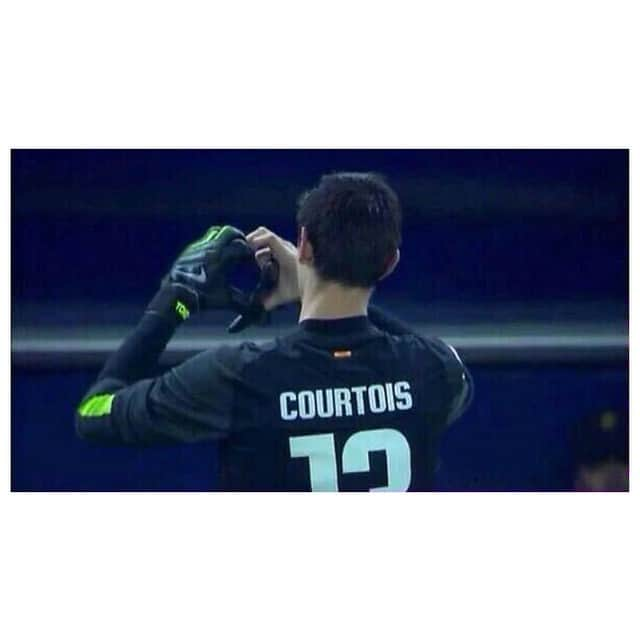 ティボ・クルトゥワのインスタグラム：「A heart for @martadgg ❤️ #thibautcourtois #courtois」