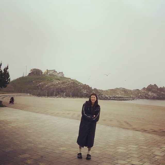 高岡早紀 さんのインスタグラム写真 - (高岡早紀 Instagram)「蕪島とワタシ。。」6月26日 13時05分 - saki_takaoka