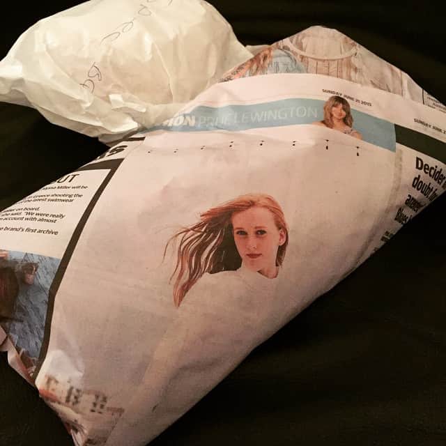 Katrina Francis Craineのインスタグラム：「Ok, so I ordered 'fish n chips' and when I got home I noticed a friendly face before I unwrapped my chips!! Kailani's friend @katiepasfield (Australian international figure skater) modelling for David Jones on ice, on Bondi Beach! #figureskatingmodel#classyasalways」