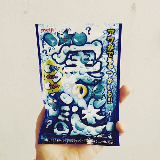 notariのインスタグラム：「ハマっています  #japan #fizzingcandies #SHIBUYA #ラムネ #実の謎 #お菓子 #meiji #明治 #sweets」