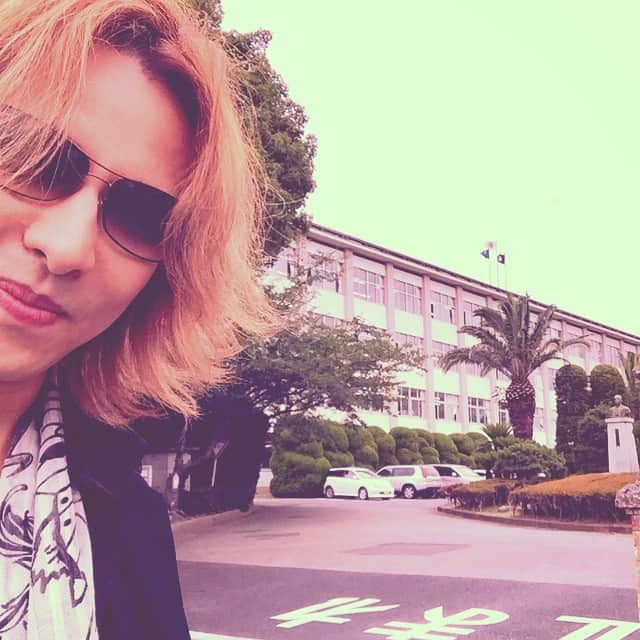 YOSHIKIさんのインスタグラム写真 - (YOSHIKIInstagram)「I'm visiting the high school I used to attend! 安房高校！」6月30日 13時11分 - yoshikiofficial