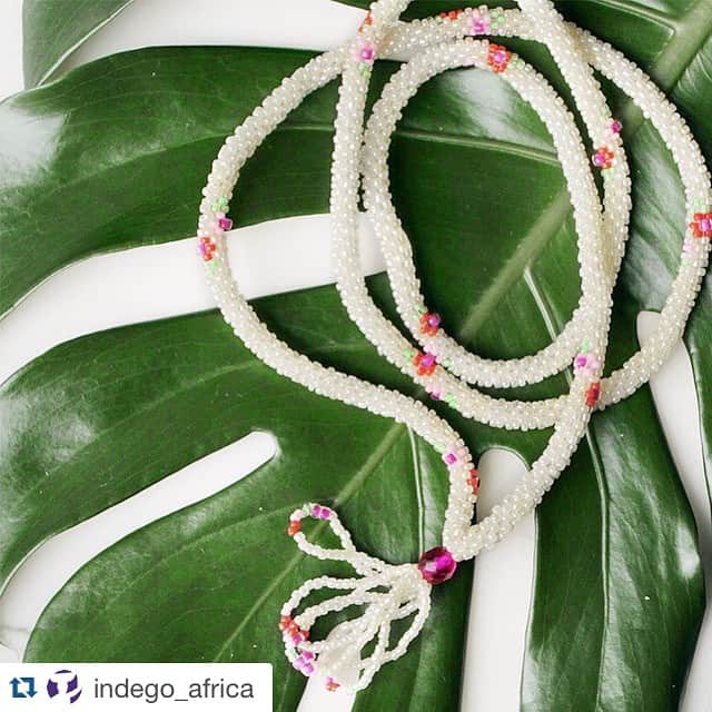 フリーダ＆ネリーのインスタグラム：「#Repost @indego_africa with @repostapp. ・・・ We teamed up with the lovely ladies @friedaandnellie to create this beautiful crochet beaded necklace for summer! Shop link in our bio!🙌 #friedaandnellieforindegoafrica」