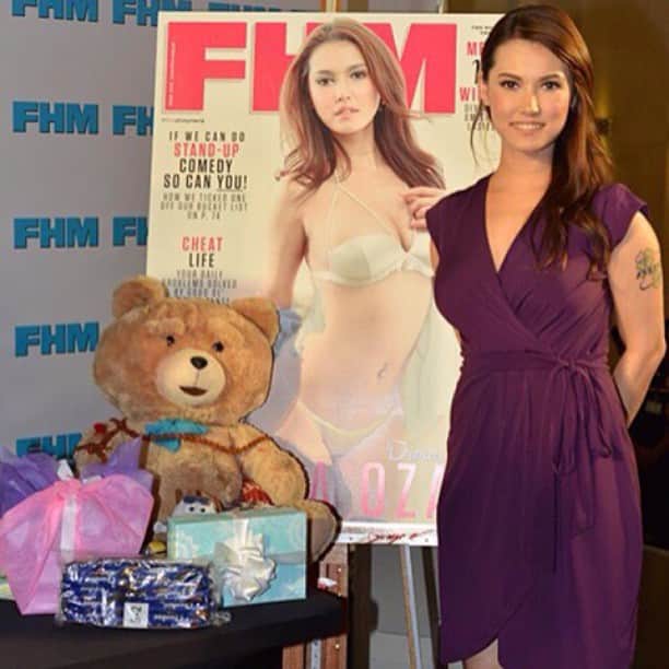 小澤マリアのインスタグラム：「With the cover of FHM Philippines 😍」