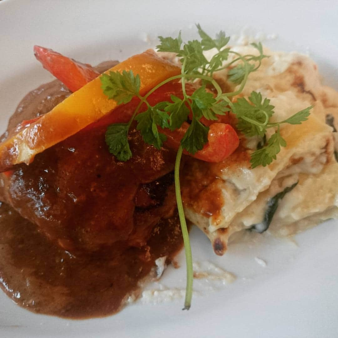 花井美理のインスタグラム：「Delicious! ! #lunch #Hamburger #Lasagna」