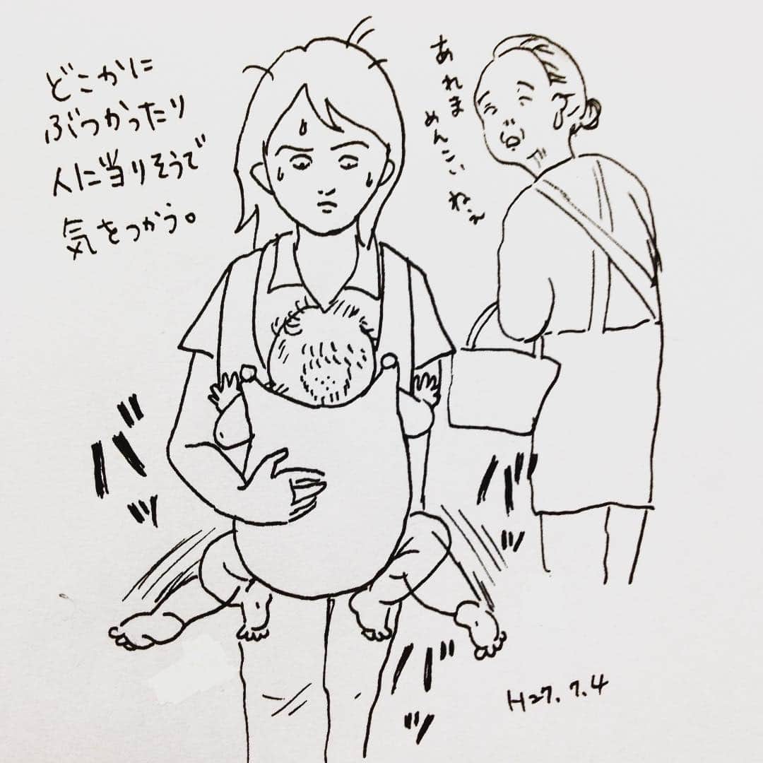 カフカヤマモトさんのインスタグラム写真 - (カフカヤマモトInstagram)「赤ちゃん特有の足バタバタは可愛いけど、抱っこしてると自分の幅感覚がわからなくなる。  #落書き#赤ちゃん#イラスト#モノクロ#生後６ヶ月#絵日記#あんよ」7月4日 14時14分 - cafca_yamamoto