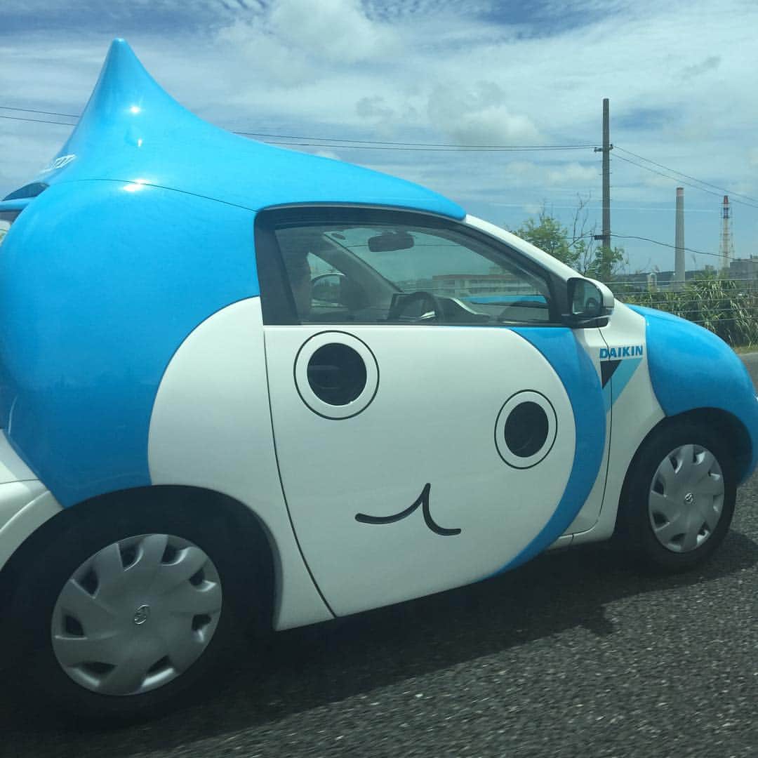 仲本　新のインスタグラム：「こんな車が横にきた！」