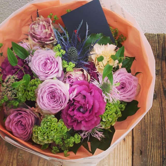 志摩有子さんのインスタグラム写真 - (志摩有子Instagram)「お花はマチルダで。 マチルダさーん✨✨ #happybirthday #HBD #surprise #flower #Matilda #井川遥 #喜んでくれてよかった」7月4日 17時36分 - ariko418