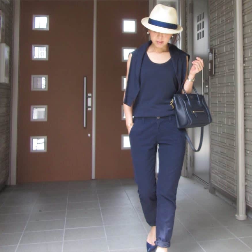 bemiのインスタグラム：「今日は… とっても「ネイビー」でした☺︎ #fashion#coordinate」