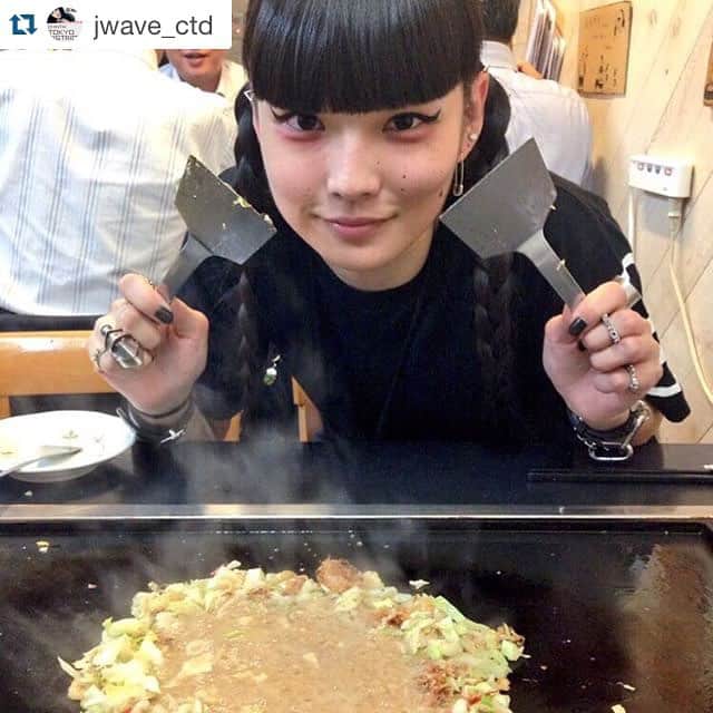 のインスタグラム：「今日の秋元梢さんの「東京のここが好き」はこちら✨😁もんじゃは焼きは梢さんにおまかせ😍 @jwave_ctd さん今週も素敵なお写真ありがとうございます！  そして今日は、フォトグラファーのレスリー・キーさんです📷✨😁レスリーさんがルーツになった街と日本への愛を語ってくれます！😌気になる方はラジオ番組J-WAVEをチェック！  ちなみにhaletto編集部はいつもradikoっていうアプリでラジオ番組を聞いています😎📻 音楽を聞く感覚でどこでもラジオが楽しめます！皆さんもぜひ試してみてくださいね😊 ✳︎ 毎週日曜日 11:40-12:30 J-WAVE 81.3FM ラジオパーソナリティー:秋元梢  #東京のここが好き  #haletto #東京の魅力再発見 #もんじゃ焼き #もんじゃハウス #まろん #錦糸町 #ラジオ番組 #おでかけ #ルーツになった街 #レスリーキー #lesliekee #フォトグラファー #radiko #東京  #Repost @jwave_ctd with @repostapp. ・・・ #jwave #ctd813 #東京のここが好き  錦糸町にある「もんじゃハウス まろん」  焼きは任せてください💪✨ 明太チーズもんじゃと、豚キムチもんじゃが好き😭💓 #tokyo #もんじゃ #まろん #kozueakimoto #秋元梢」