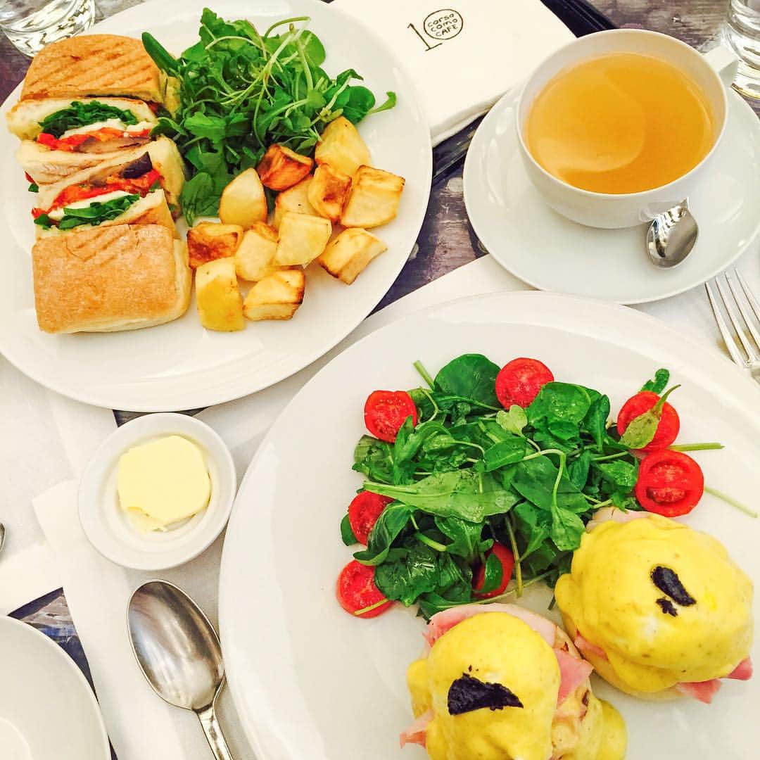Elva Niさんのインスタグラム写真 - (Elva NiInstagram)「Egg Benedict at 4pm afternoon😌 #lovealldaybreakfast  #corsocomo」8月3日 16時04分 - misselvani