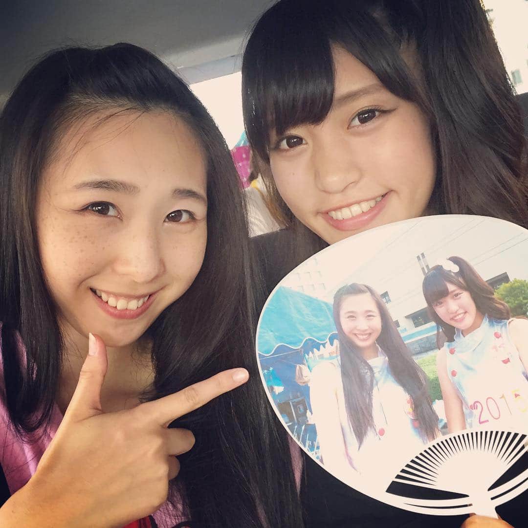 りんご娘さんのインスタグラム写真 - (りんご娘Instagram)「ライブ終わりました！ これから弘前へ戻ります！ うちわ作ってもらいました(*^o^*) ありがとうございます #りんご娘 #RINGOMUSUME #八戸 #おまつり広場 #夏祭り #ご当地アイドル #アイドル #うちわ #千葉学園 #とき #王林」8月3日 17時17分 - _ringo.musume.com_