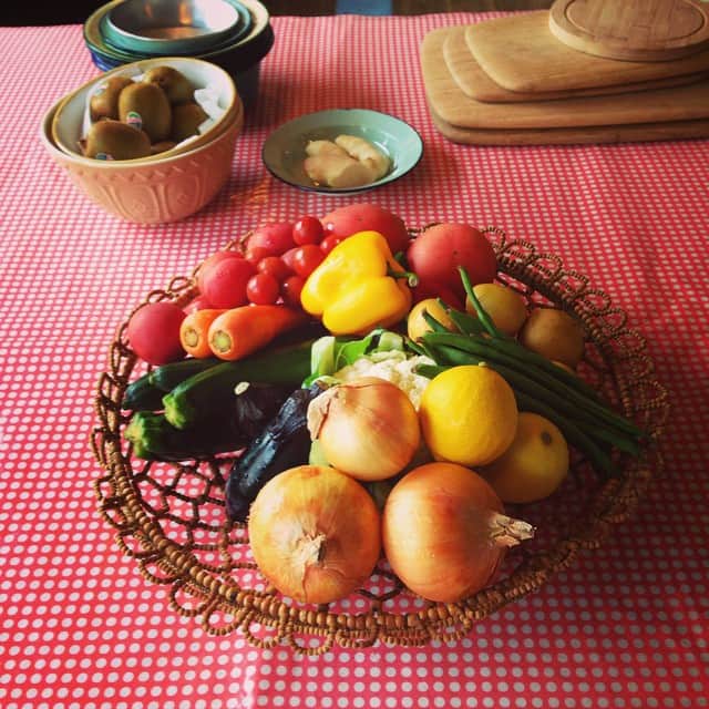 志摩有子さんのインスタグラム写真 - (志摩有子Instagram)「今日はカレーのレッスン。 @likelikekitchen  #初夏 #料理教室 #curry #spice #カレー #夏野菜 #キーマカレー #likelikekitchen」7月12日 11時40分 - ariko418