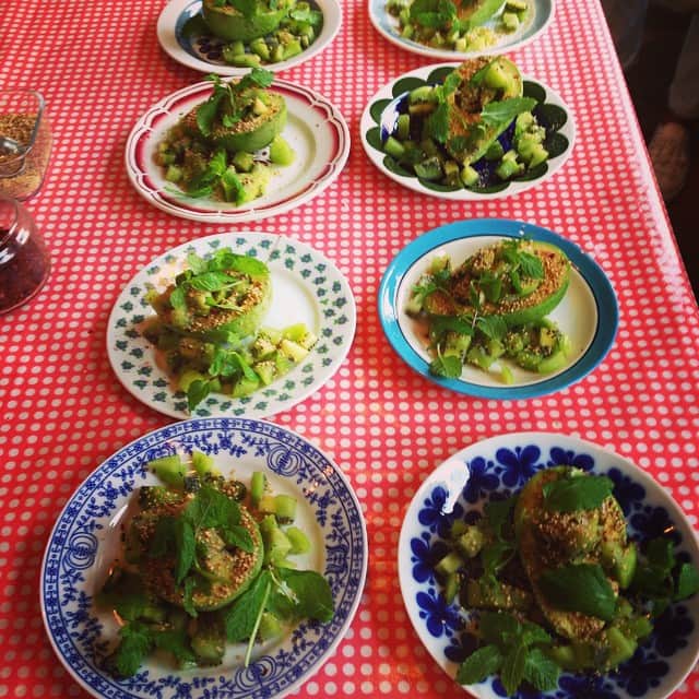 志摩有子さんのインスタグラム写真 - (志摩有子Instagram)「アボカド×キウイ×ミント 緑色のオードブル。 #初夏 #料理教室 #green #avocado #likelikekitchen」7月12日 13時22分 - ariko418