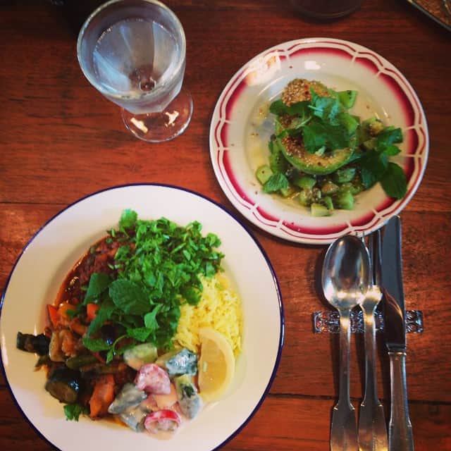 志摩有子さんのインスタグラム写真 - (志摩有子Instagram)「キーマカレーとライタも一緒に盛り合わせて完成。 いただきます。 #初夏 #料理教室 #curry #likelikekitchen」7月12日 13時39分 - ariko418