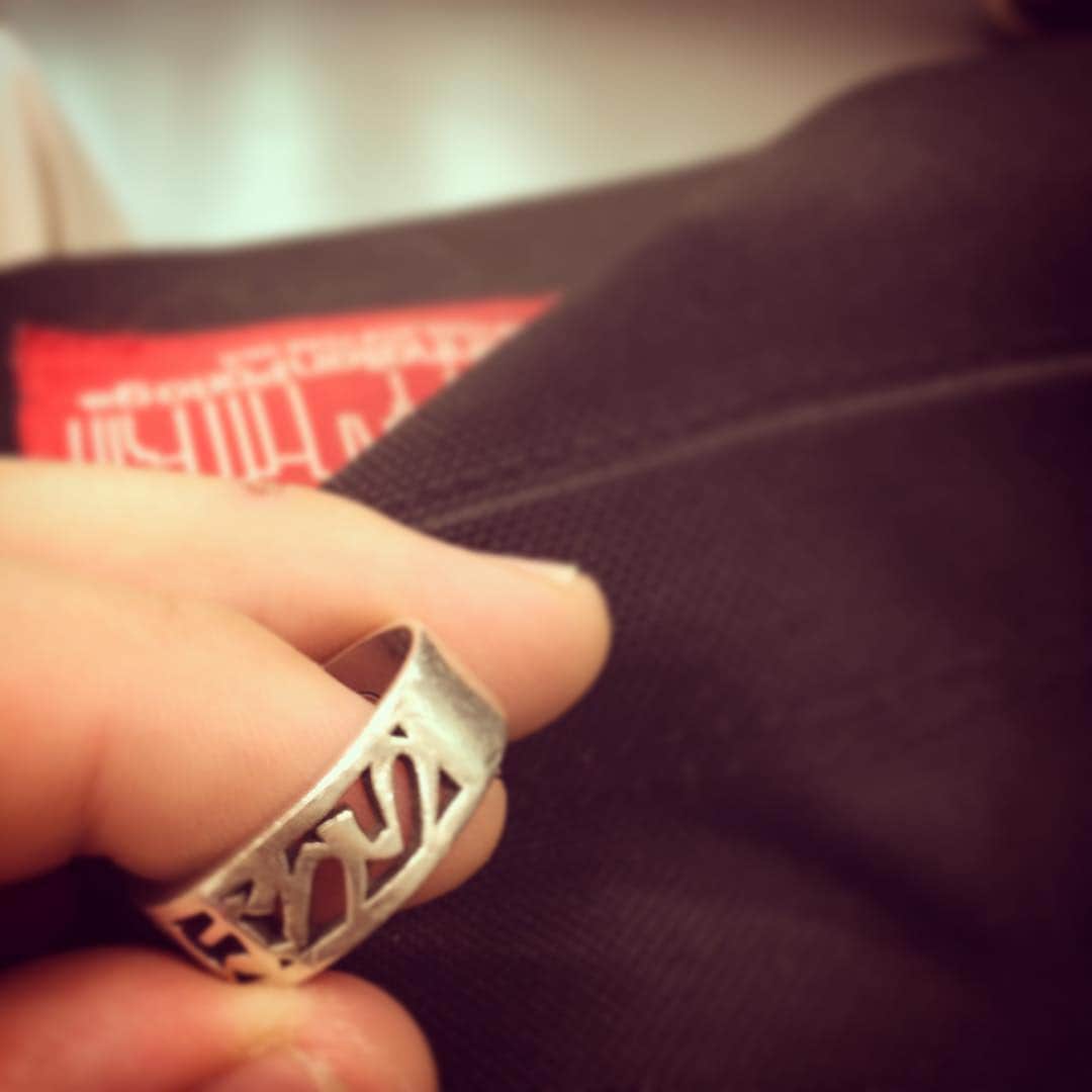 吉武怜朗さんのインスタグラム写真 - (吉武怜朗Instagram)「favorite silver. #かすう工房 #いろはリング #いろはにほへと #silverring #ring #IROHA #IROHANIHOHETO #OOPARTS #powerring」7月13日 8時54分 - yoshitakeleo