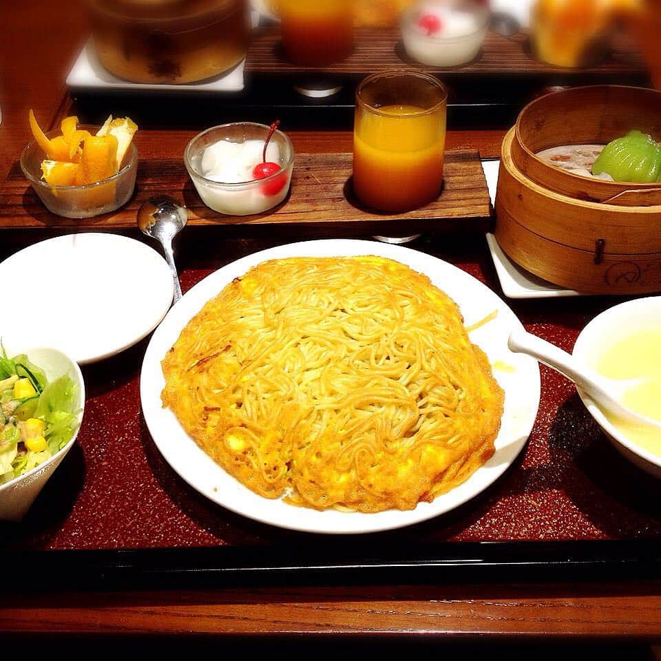 小泉エリのインスタグラム：「奇跡のNOピーマンセット！ 中華料理屋さんなのにー！ え？まだ克服できてないの？って？ 好きなものは一途。 苦手なものも一途です。」