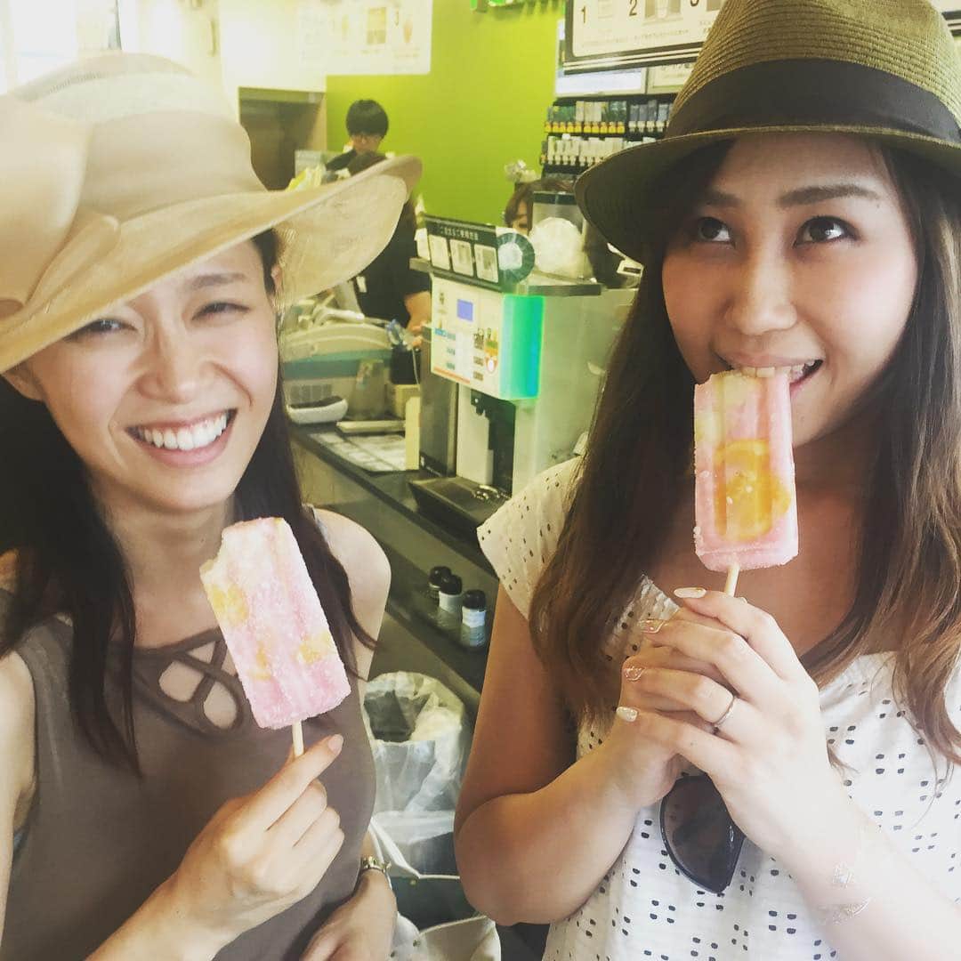 小林夏子さんのインスタグラム写真 - (小林夏子Instagram)「白くまアイスのことをまちがえて 私白くまくん食べたい！って言ったら ツボに入ったご様子の 新婚くん。  #近藤さや香 #SDN48 #icecream #summer」7月14日 18時04分 - natsuko.0803