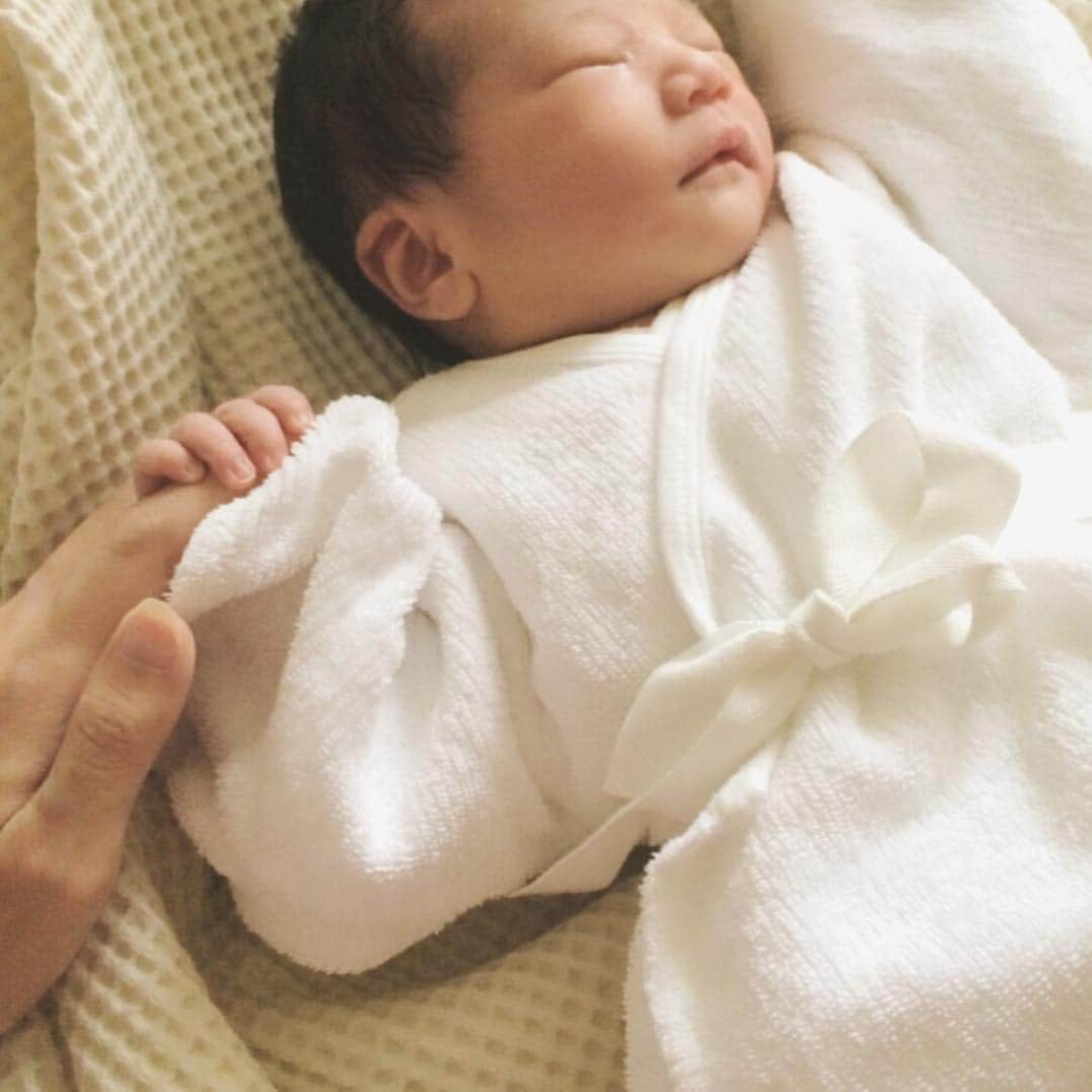 原田沙奈子さんのインスタグラム写真 - (原田沙奈子Instagram)「2015.7.16 無事に元気な女の子を出産しました♡ たくさんの方に支えられて感謝の気持ちと愛にあふれる出産体験でした。いまは家族と一緒に赤ちゃんとの時間を笑顔いっぱい楽しく過ごさせて頂いてます。皆様これからもどうぞよろしくお願いします♡サナコ」7月18日 9時04分 - sanakoharada