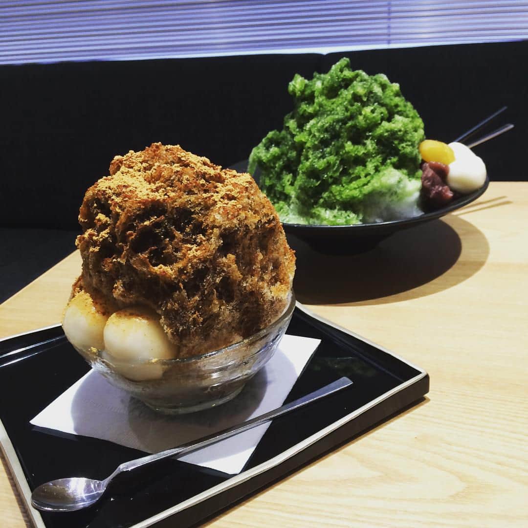笛木優子のインスタグラム：「昨日のかき氷。 黒蜜きな粉。 🍨 #京都#永楽屋」