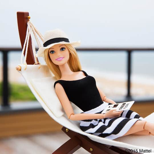 バービーさんのインスタグラム写真 - (バービーInstagram)「My favorite way to “hang” out, all about that hammock life at @gurneysmontauk. 📱#gurneysmontauk #montauk #barbie #barbiestyle」7月19日 6時20分 - barbiestyle