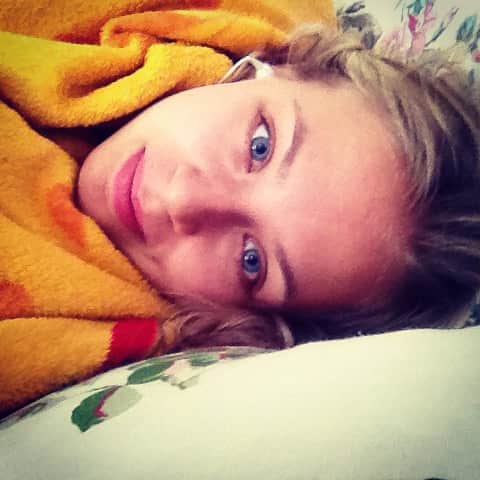 のインスタグラム：「Бессонница такая бессонница😸 #GM #music #nomakeup」