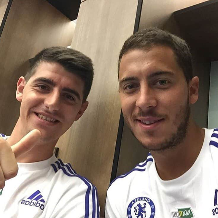 ティボ・クルトゥワのインスタグラム：「For the people from Belgium: Prettige nationale feestdag! Bonne fête nationale à tous!🇧🇪 #belgium #thibautcourtois #edenhazard @thibautcourtois @hazardeden_10」