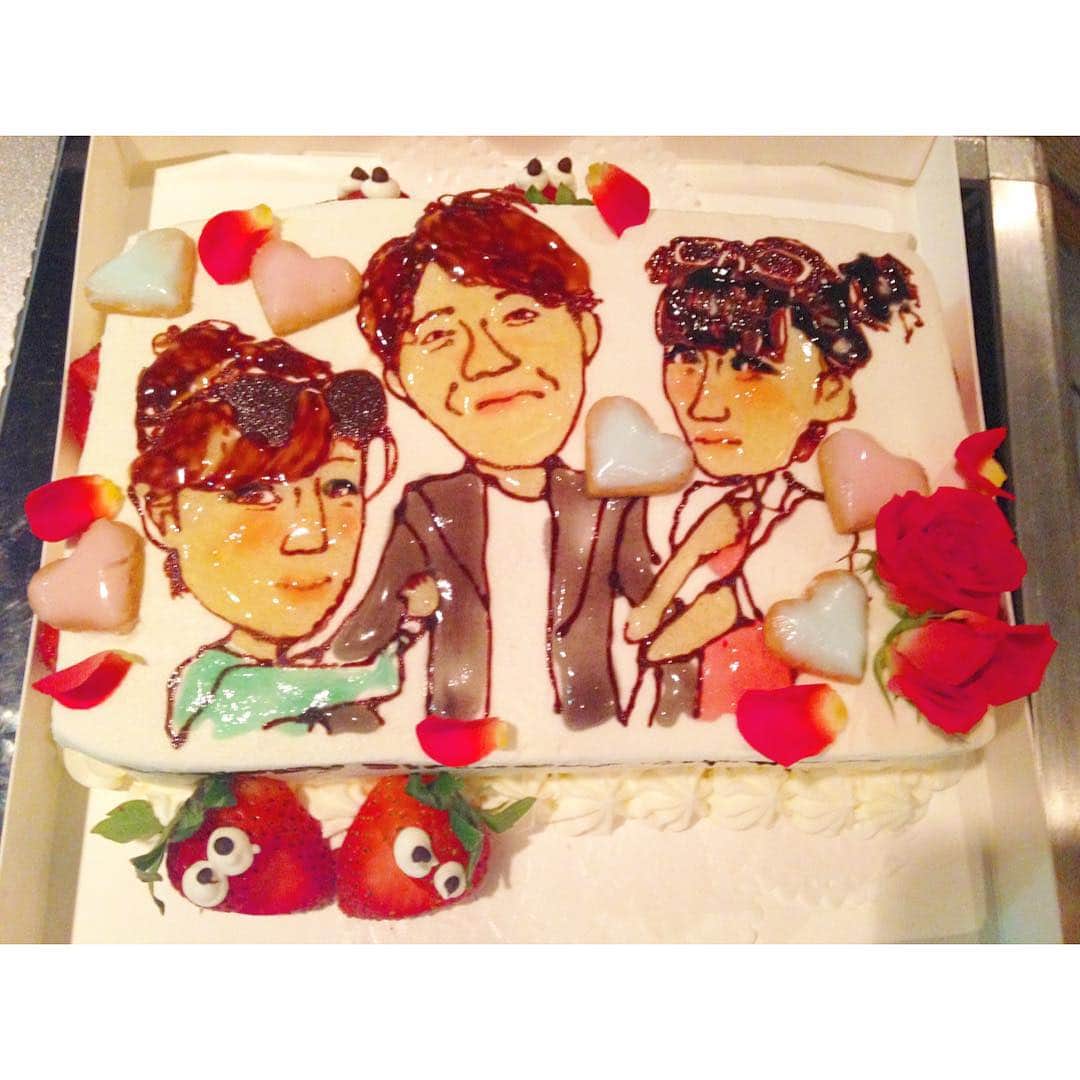 クロさんのインスタグラム写真 - (クロInstagram)「Birthday Cake🎂 詳しくはブログに書きました〜♡♡✧ ✧ #cake#birthdaycake#バースデーケーキ#zipzap#大切な人#桃クロ」8月5日 13時18分 - kuro_risa