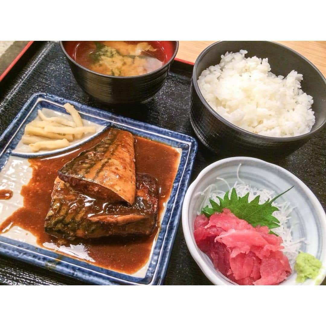 Washoku (和食) Japanese Foodのインスタグラム：「Saba Misoni (Simmered Mackerel in #Miso Sauce) lunch set is a #classic among classics in #Japanese #cuisine. The sweet and salty flavor of simmered miso is a perfect fit for white #rice.  Photo: Marutomi Suisan #Akasaka  #japanesefood #washoku #food #lunch #lunchset #japan #misosauce #traditional #meal #和食 #ランチ #味噌ソース #食事 #定食 #赤坂」