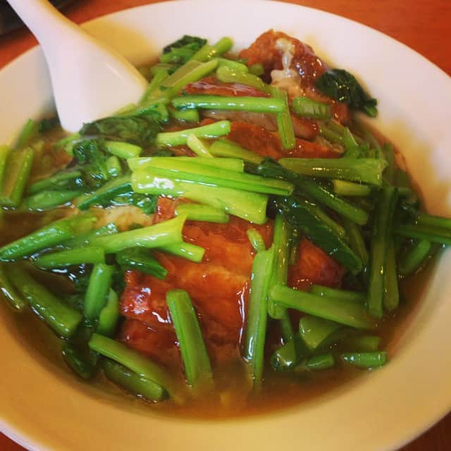 志摩有子さんのインスタグラム写真 - (志摩有子Instagram)「パイコー炒飯。これも頼んでおかないと！ #ロケごはん #お米も食べたい #ほんのりカレー風味のパイコーがのったあんかけ炒飯 #パンチ力ハンパない #でも意外に優しい味わい #もちろんみんなでシェア #絵美里ちゃんも絶賛」7月22日 12時48分 - ariko418